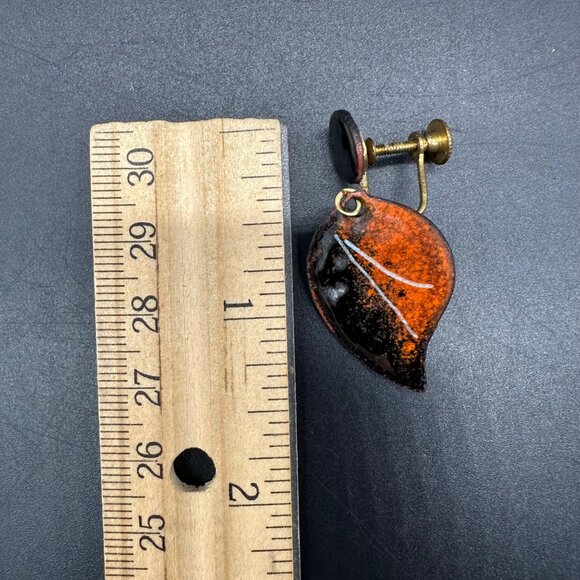 Vintage Enamel Earrings Autumn Leaf Screw Back Black Orange Dangle Halloween - Picture 6 of 6